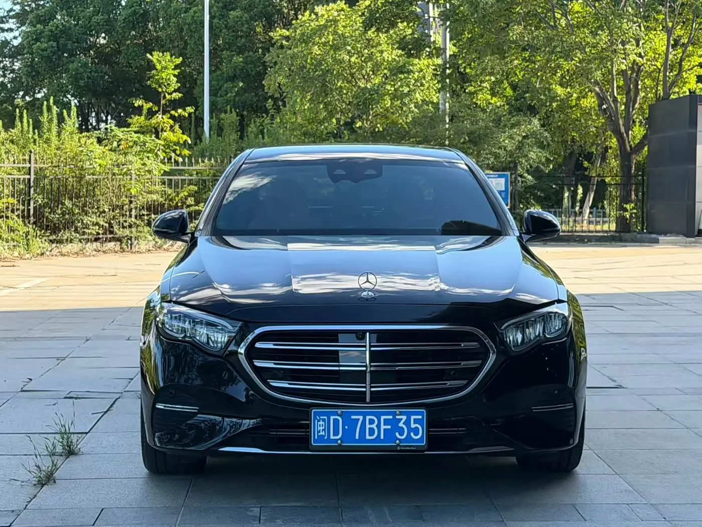 Mercedes-Benz E-Class 2024 — Photo 1/9