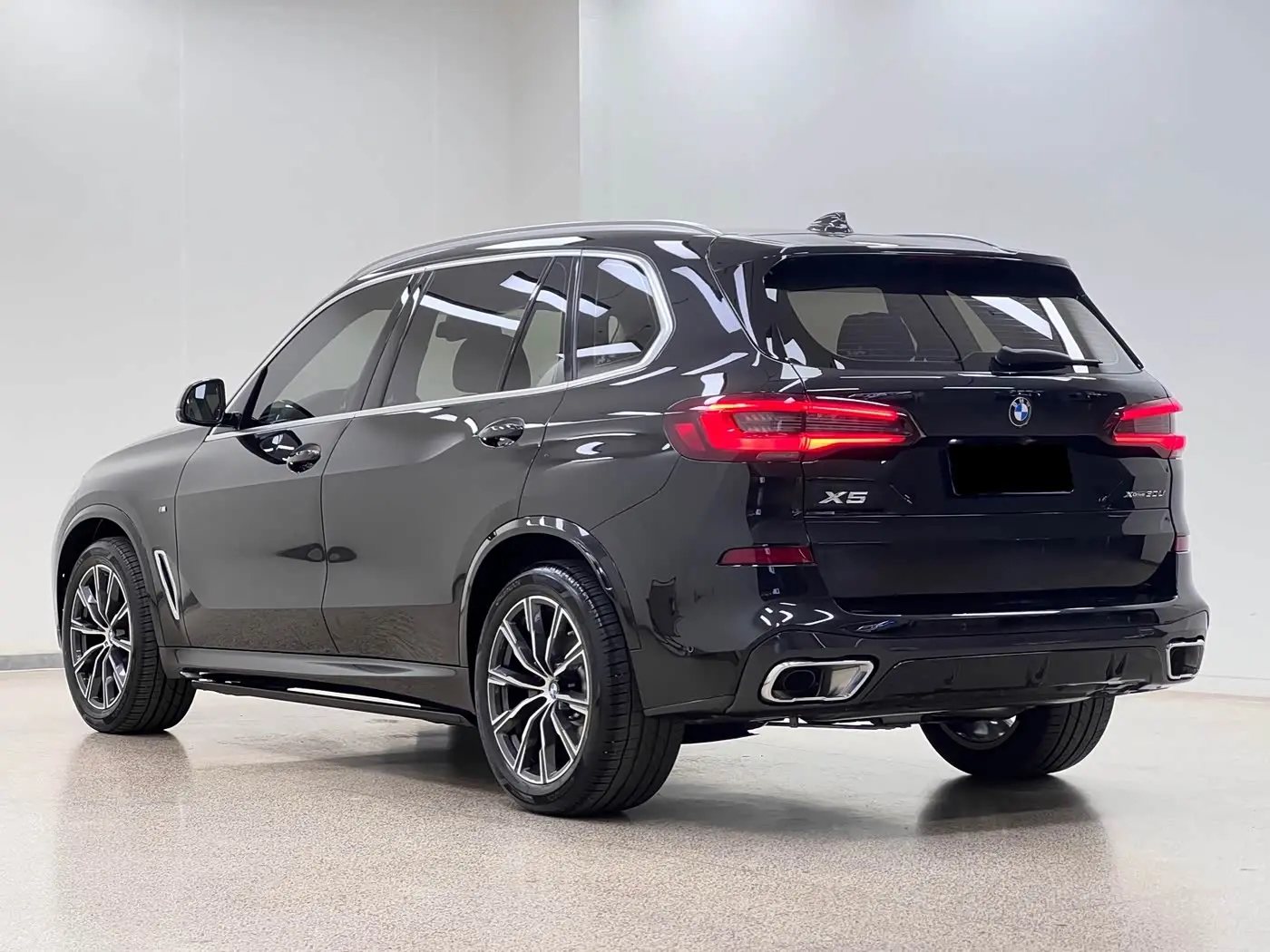 BMW X5 2023 — Фото 4/11