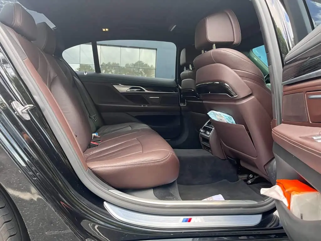 BMW 7 Series 2018 — Şəkil 10/15