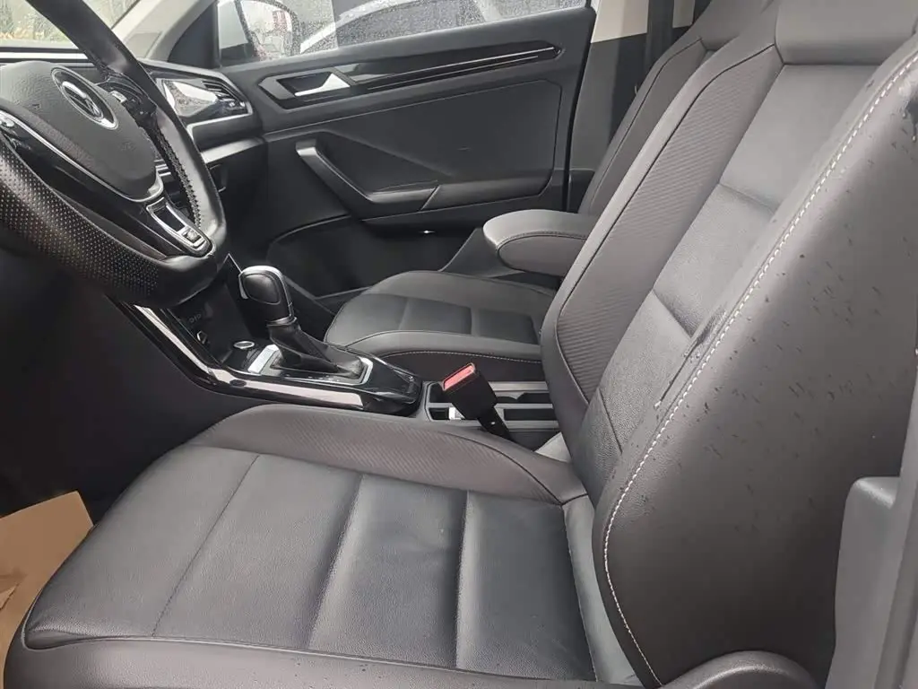 Volkswagen T-ROC 2023 — Şəkil 16/17