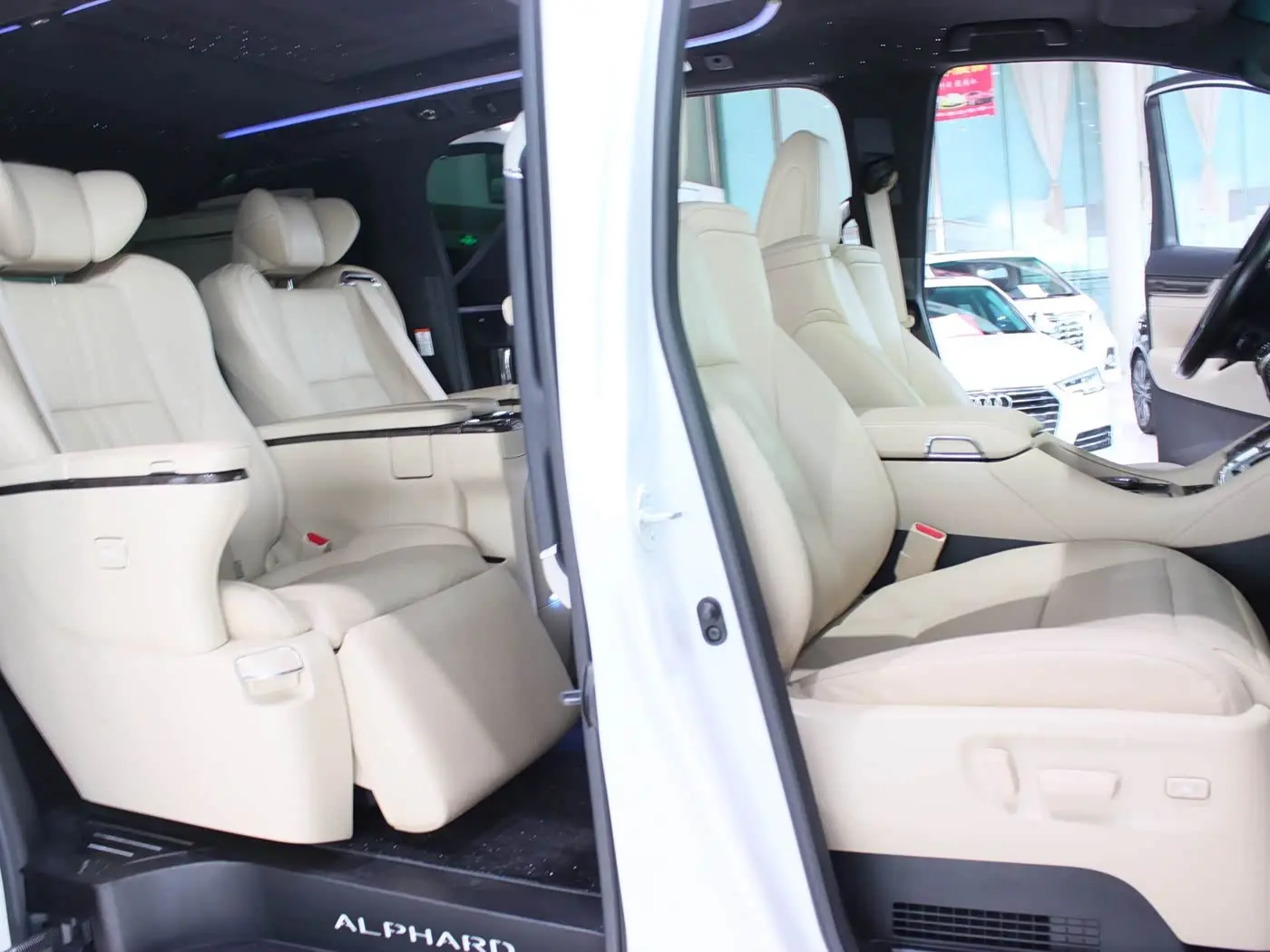 Toyota Alphard 2020 — Фото 13/20