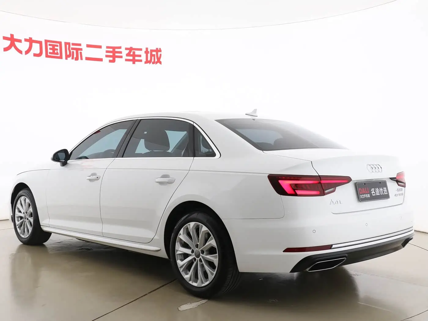 Audi A4L 2019 — Şəkil 7/15
