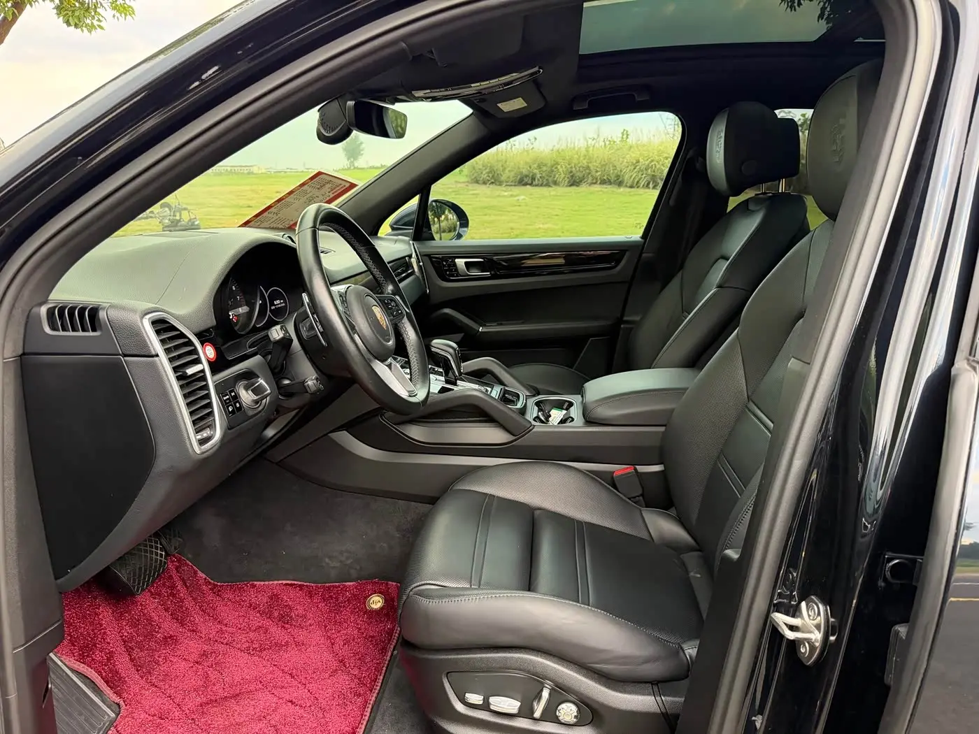 Porsche Cayenne 2019 — Photo 8/15