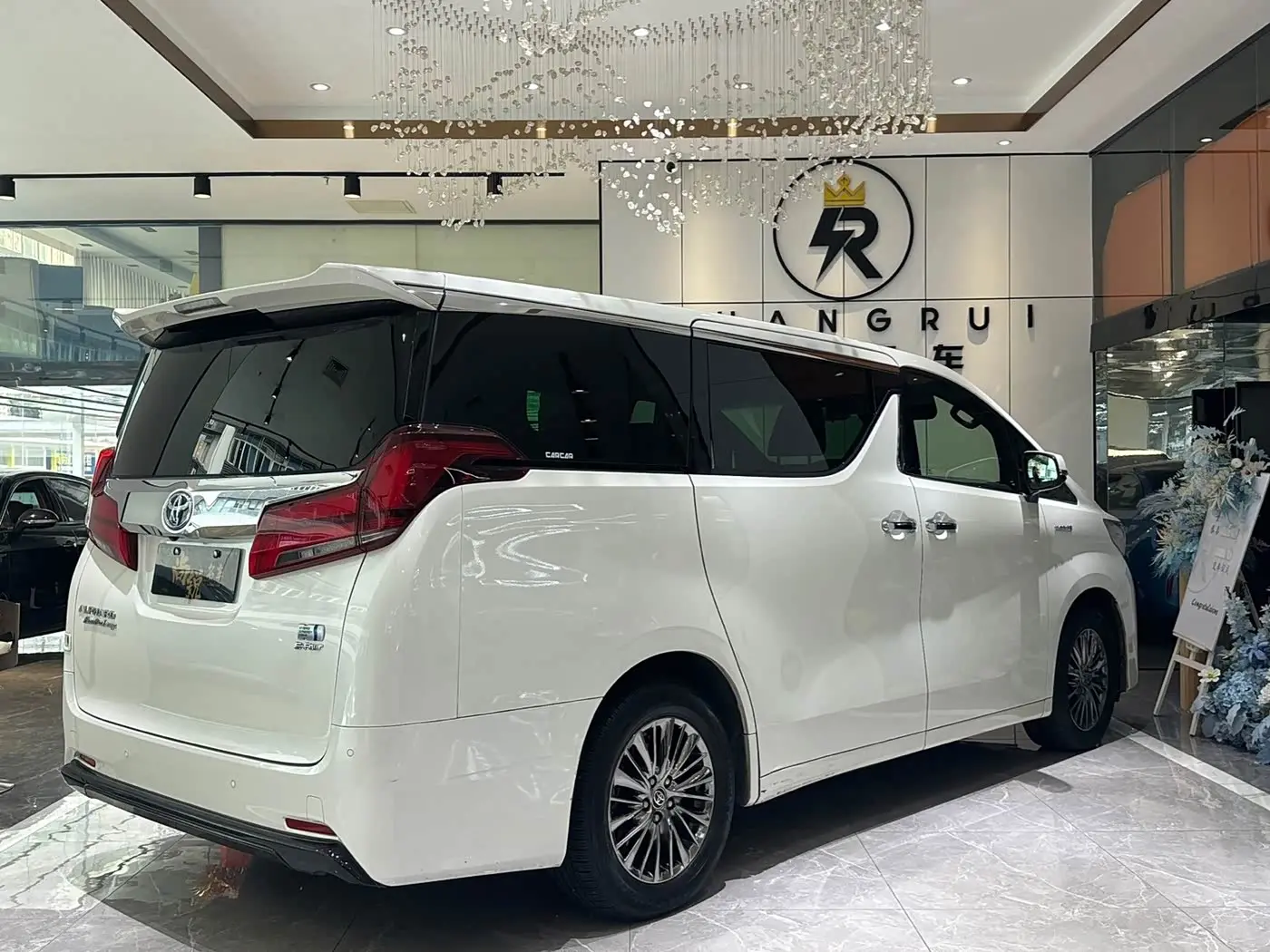 Toyota Alphard 2019 — Photo 11/13