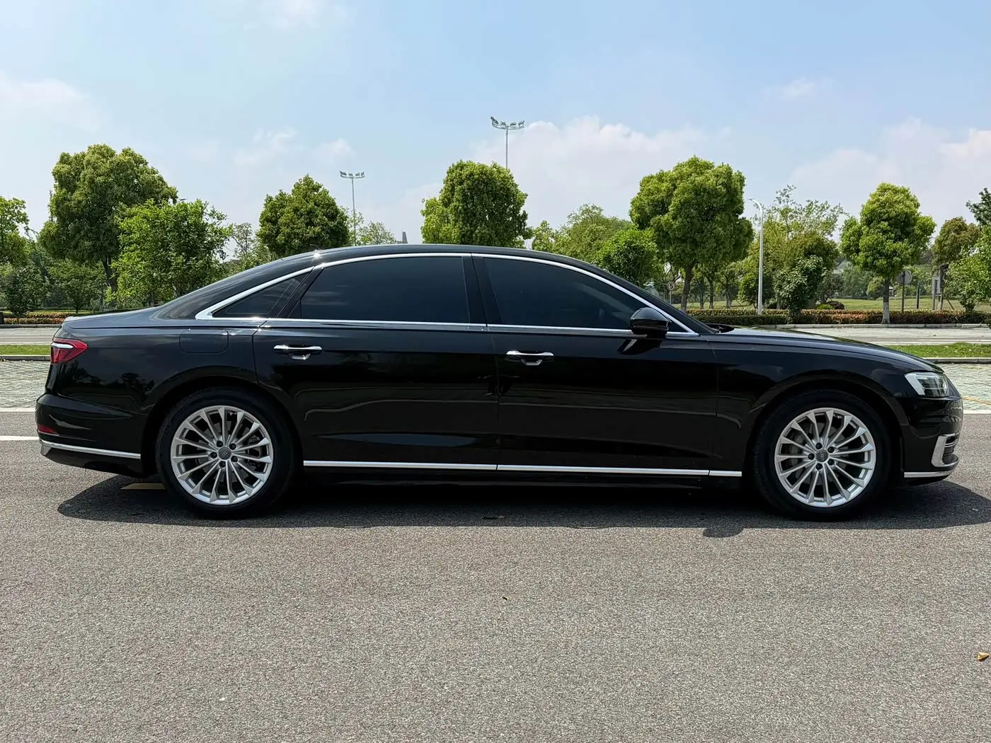 Audi A8 2020 — Şəkil 11/18