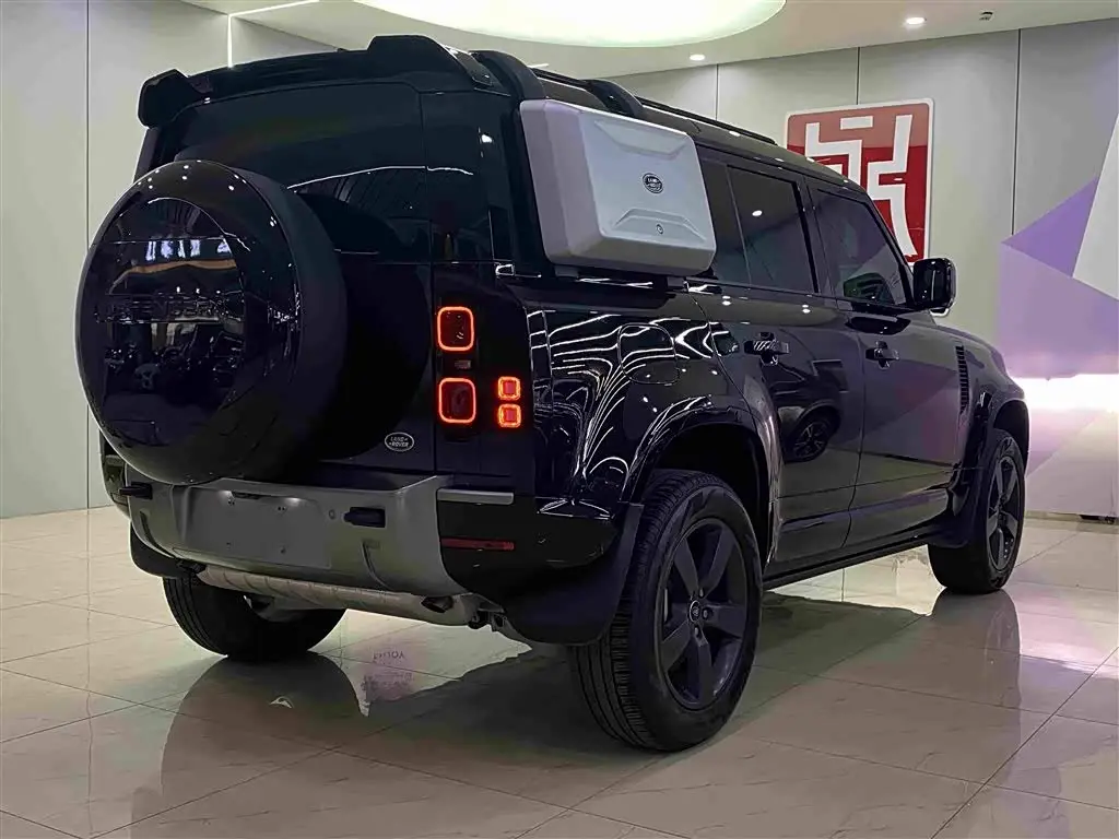 Land Rover Defender 2022 — Photo 16/17