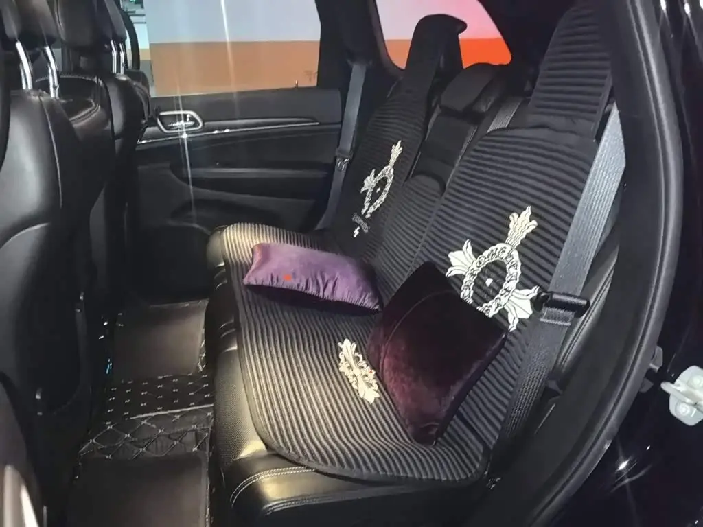 Jeep Grand Cherokee 2018 — Şəkil 15/20