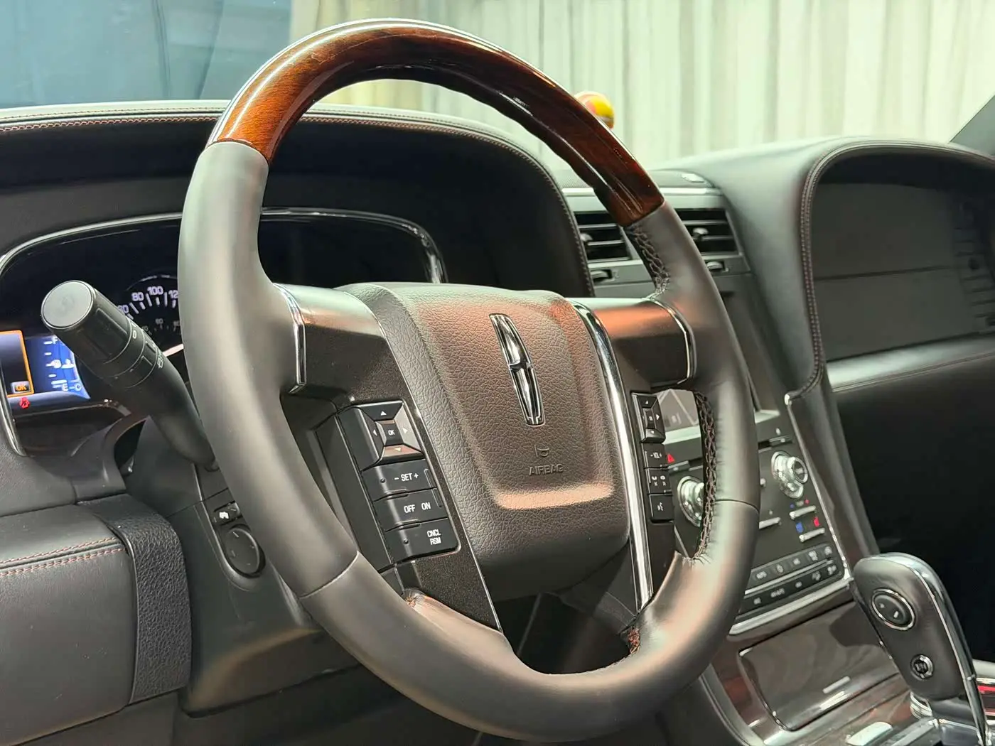 Lincoln Navigator 2017 — Фото 6/20
