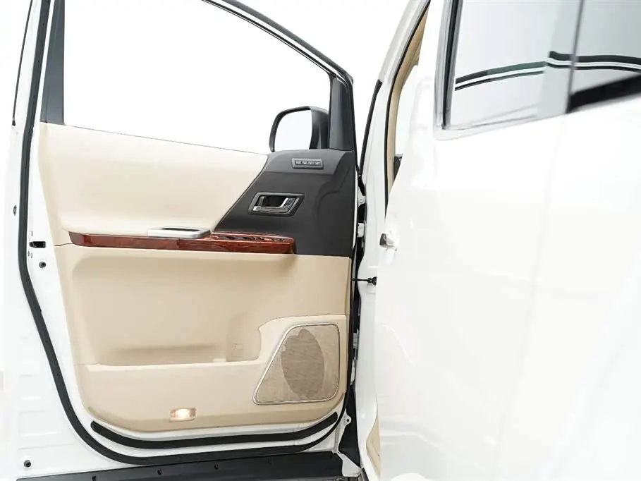 Toyota Alphard 2010 — ფოტო 5/20