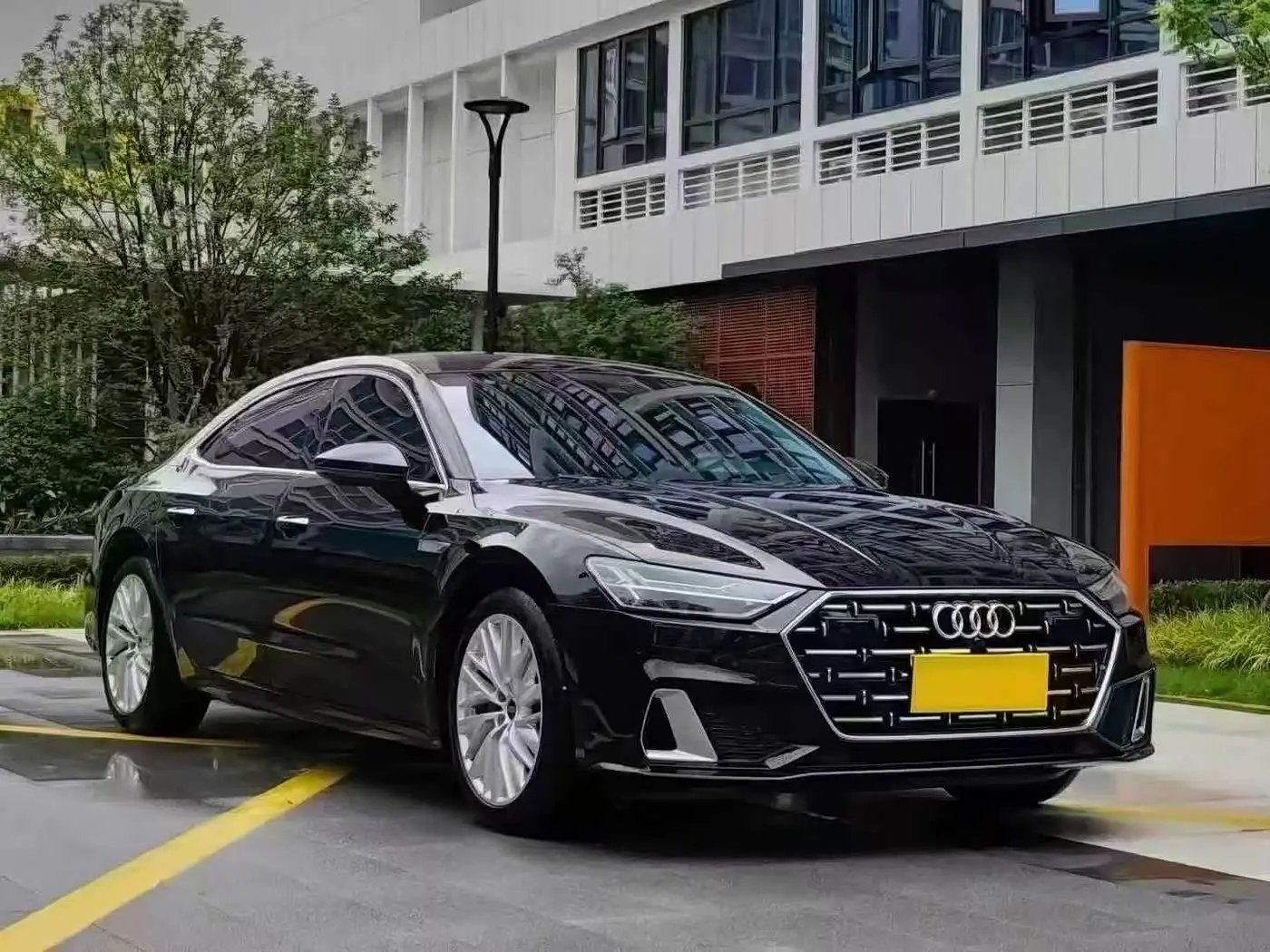 Audi A7L 2024 — Photo 3/9