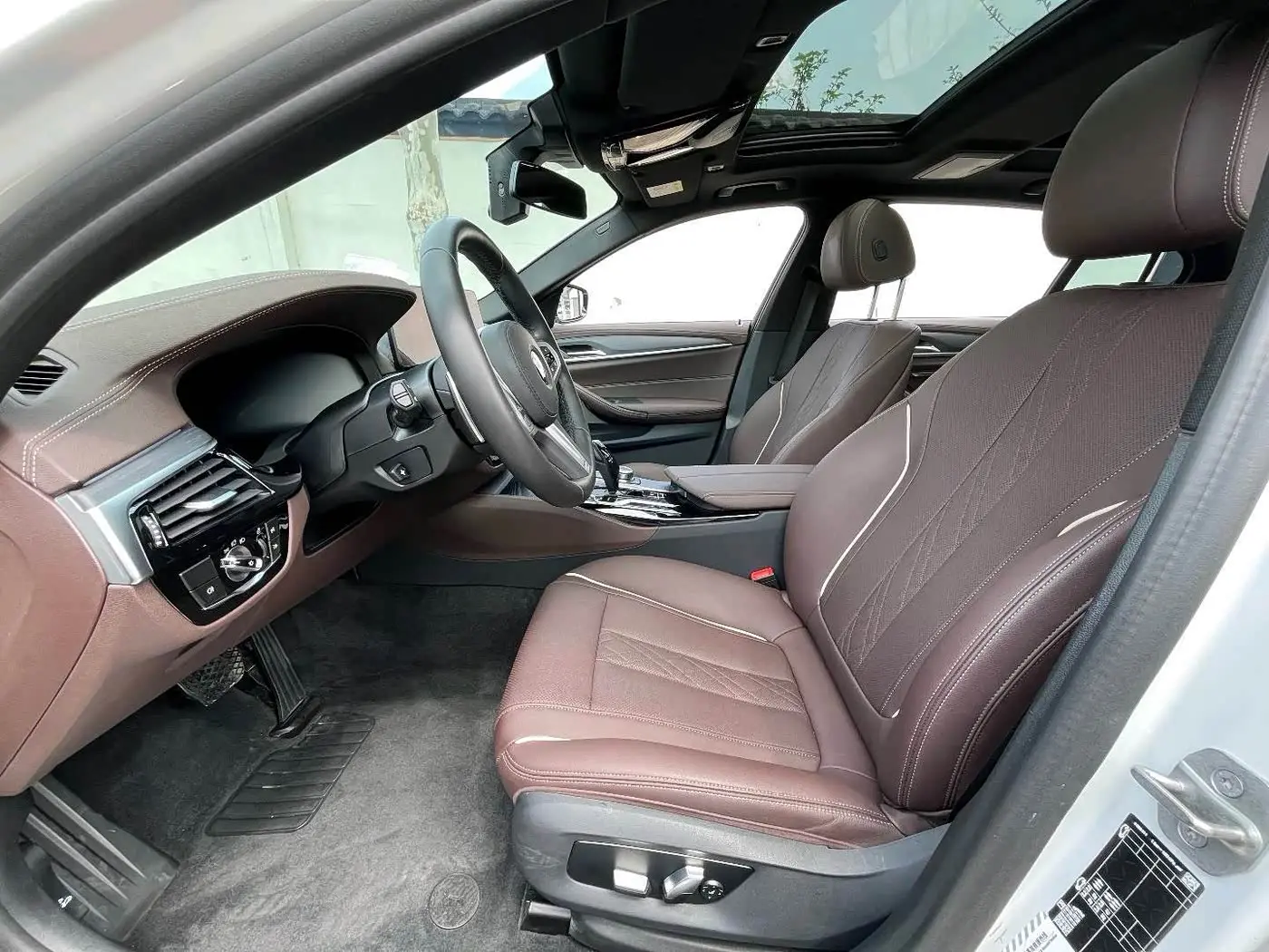 BMW 5 Series 2022 — Şəkil 9/15
