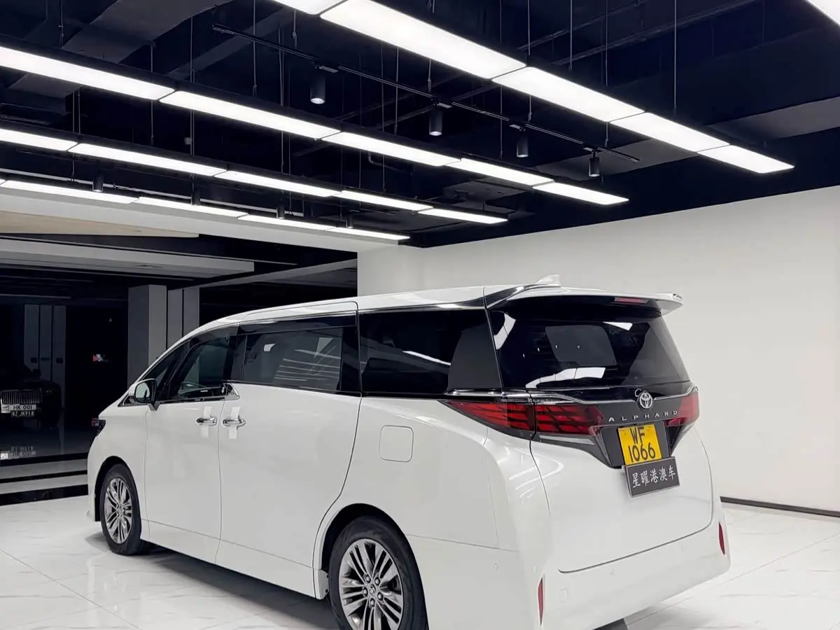 Toyota Alphard 2025 — Photo 9/9