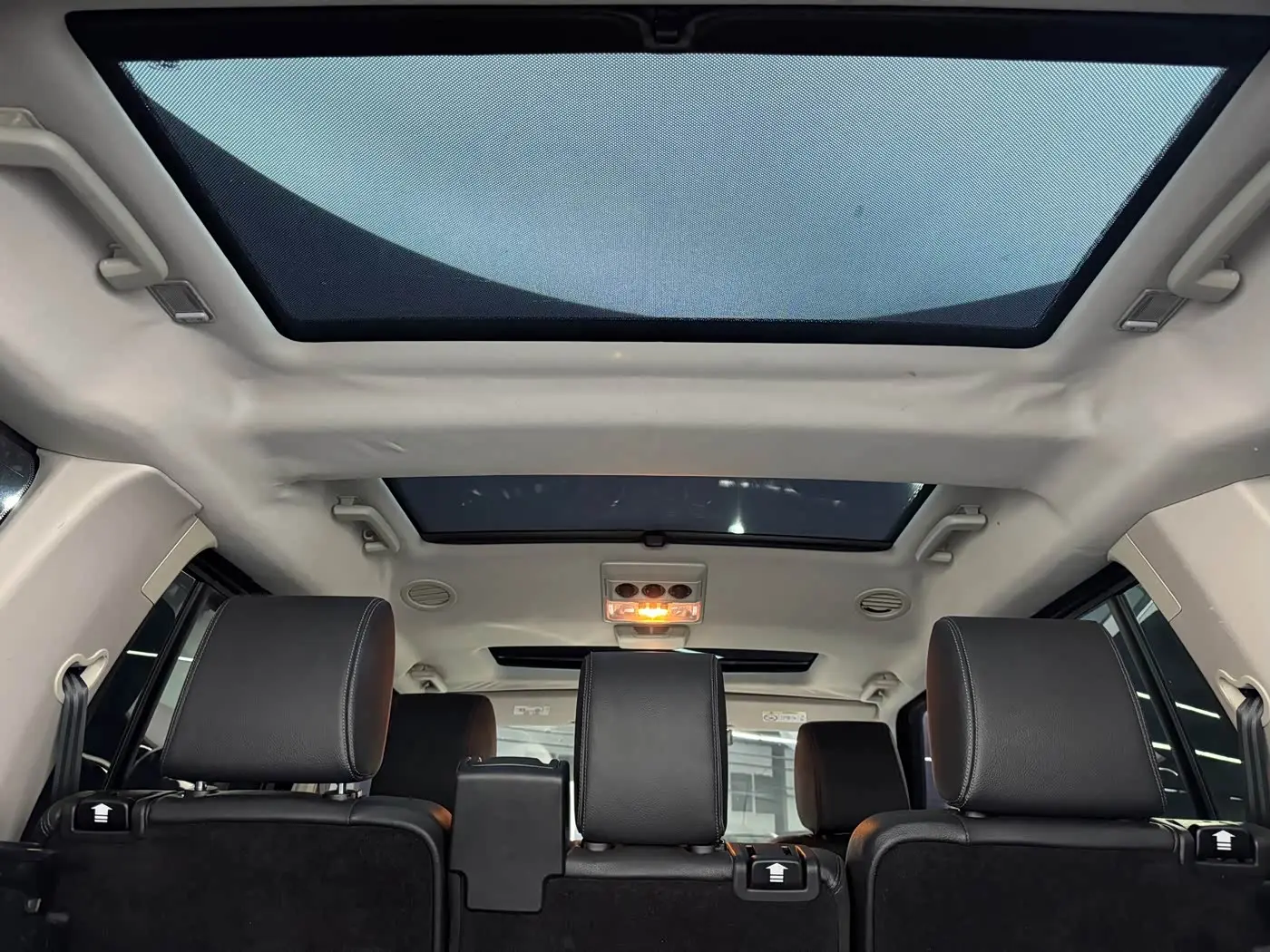 Land Rover Discovery 2015 — Şəkil 20/20