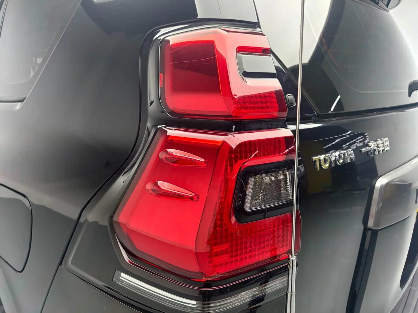 Toyota Prado 2018 — Photo 10/17