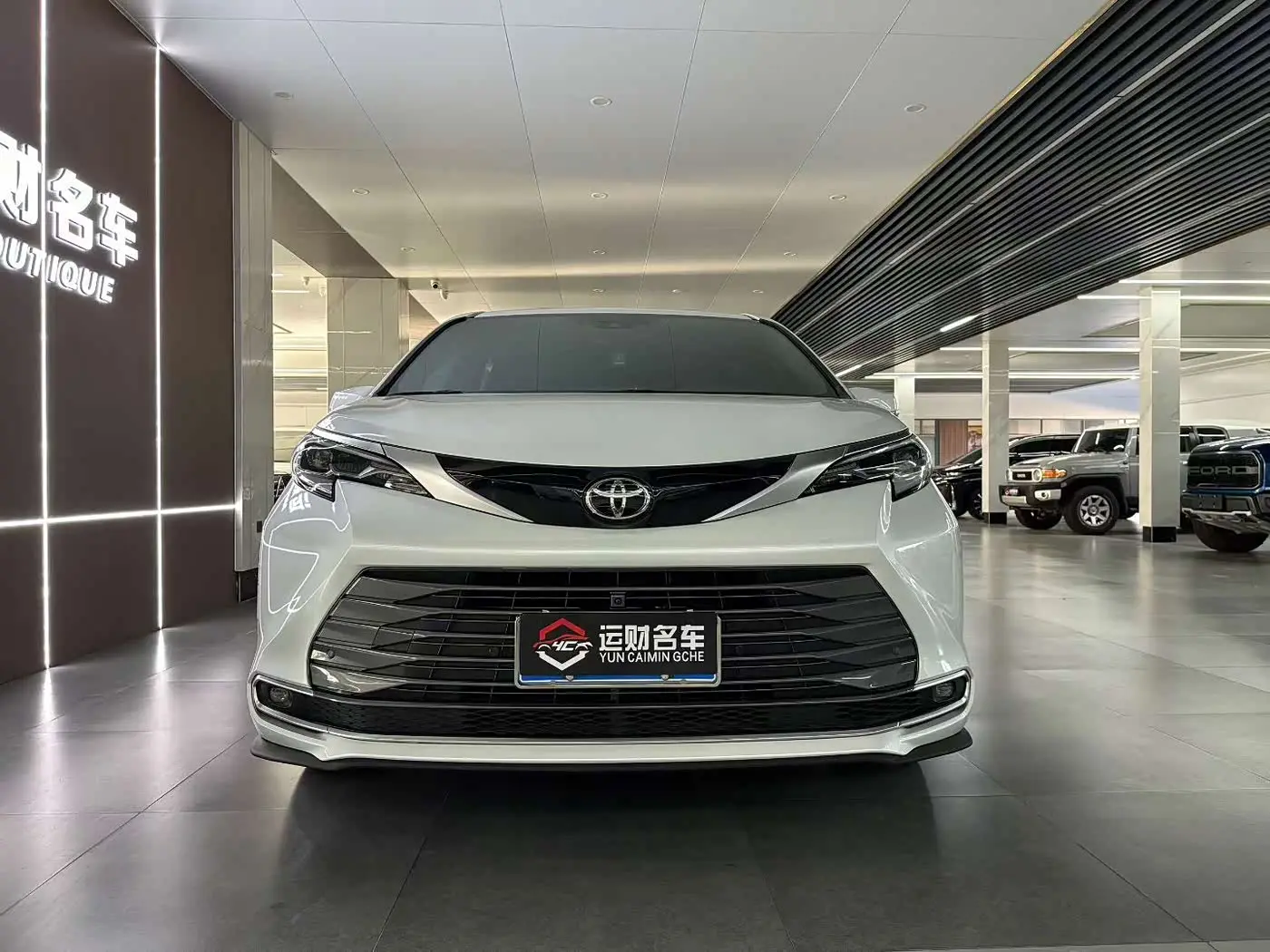Toyota Sienna 2024 — Photo 2/9