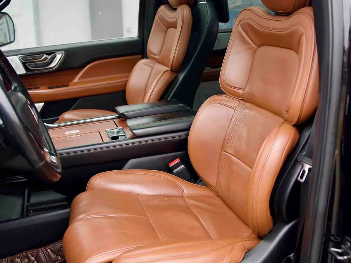 Lincoln Navigator 2019 — Photo 8/18