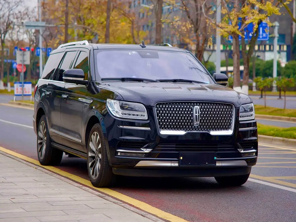 Lincoln Navigator 2019 — Photo 3/18