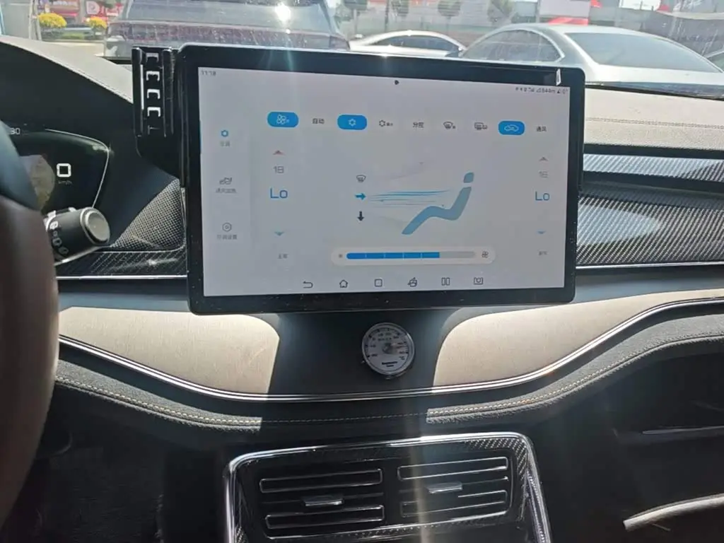 BYD Tang New Energy 2022 — Photo 13/20
