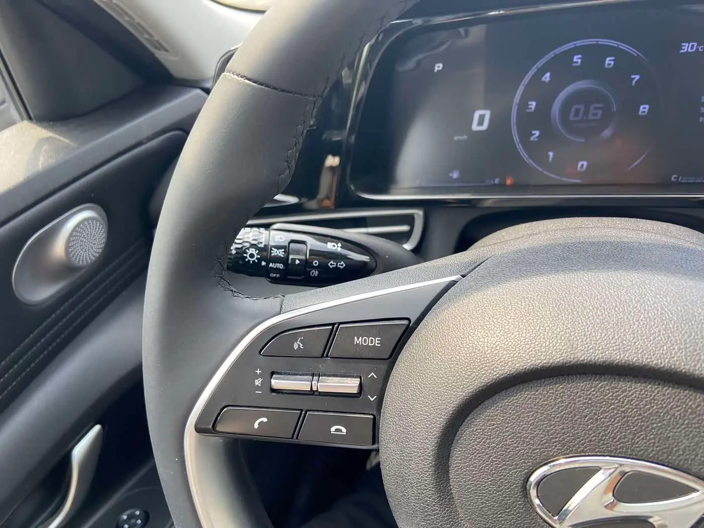 Hyundai Elantra 2022 — Photo 12/18