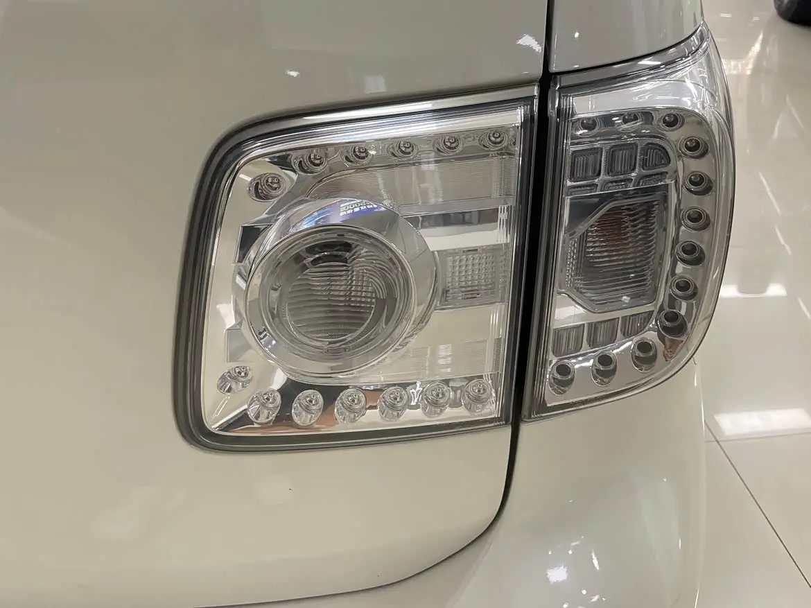 Nissan Patrol 2018 — Photo 17/20