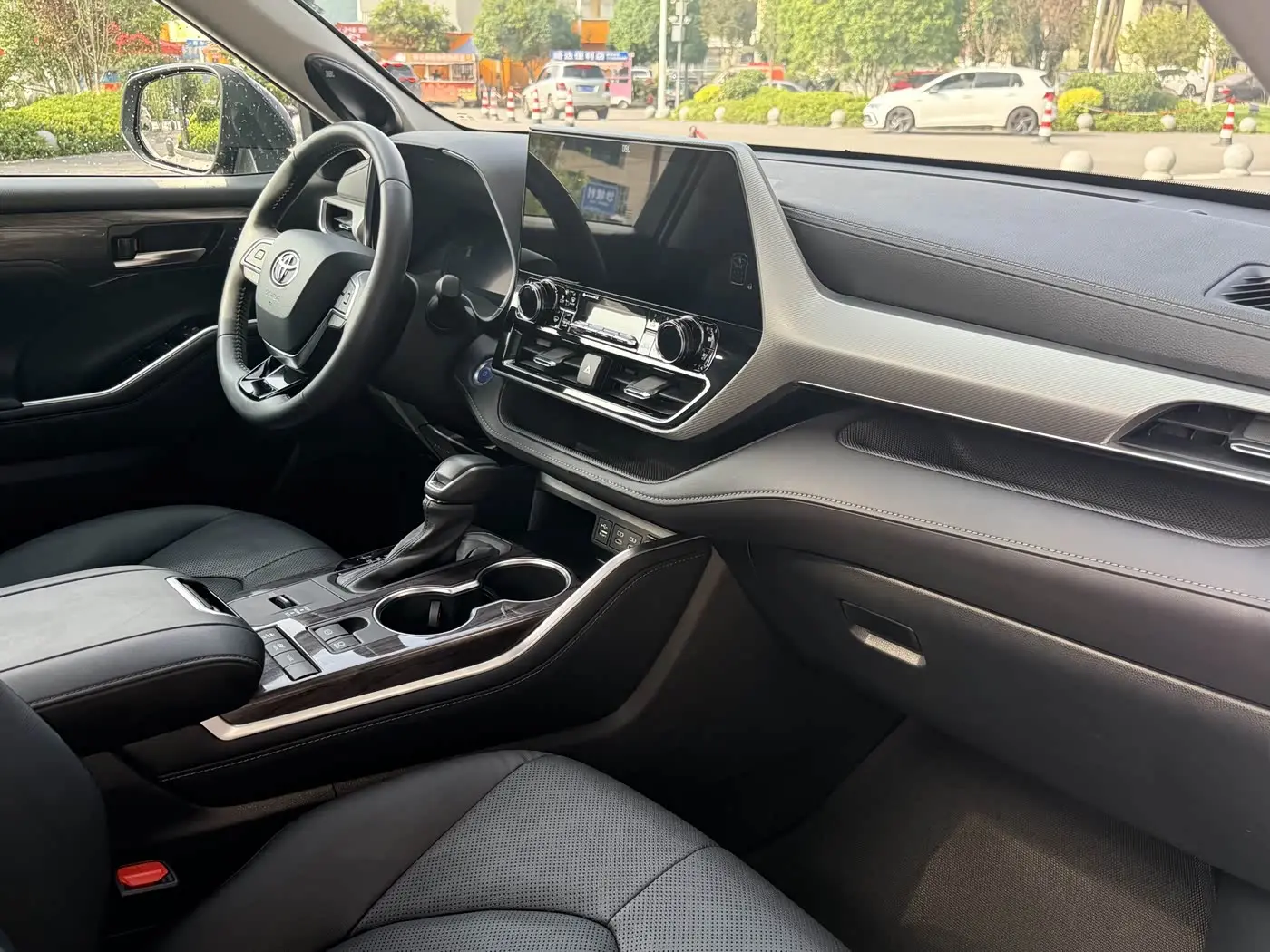 Toyota Highlander 2022 — ფოტო 11/20
