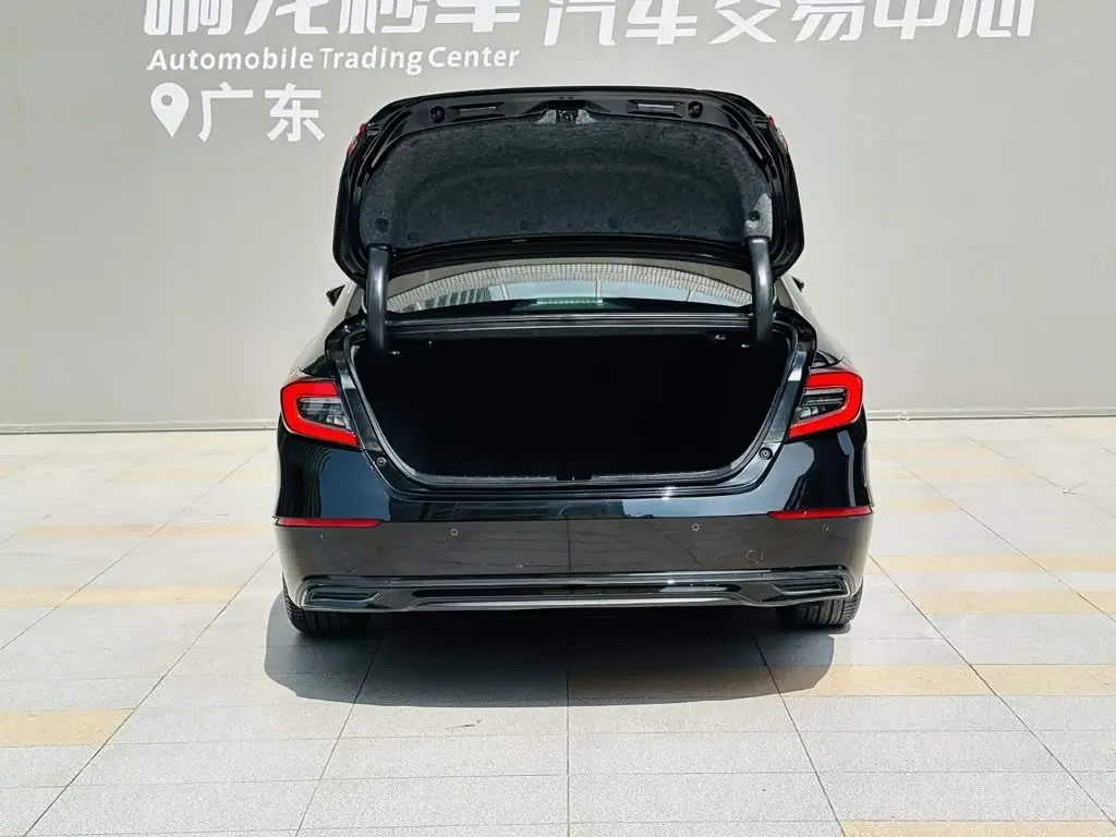 Honda Accord 2023 — Photo 16/20