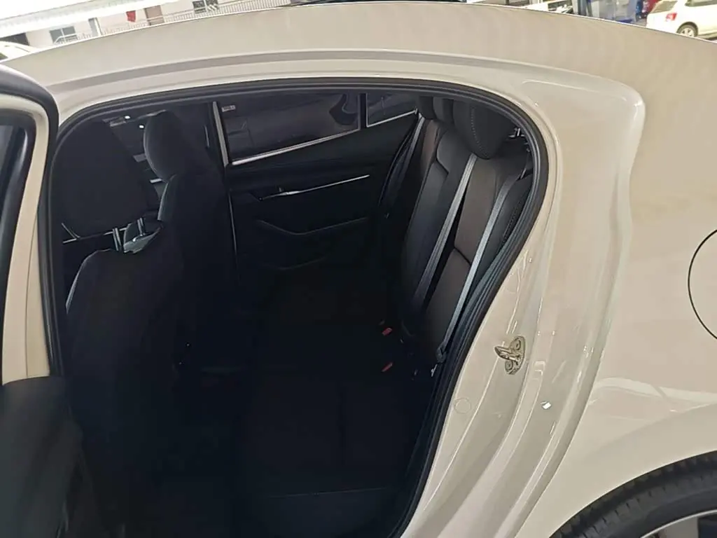 Mazda Mazda3 Axela 2023 — Photo 17/20