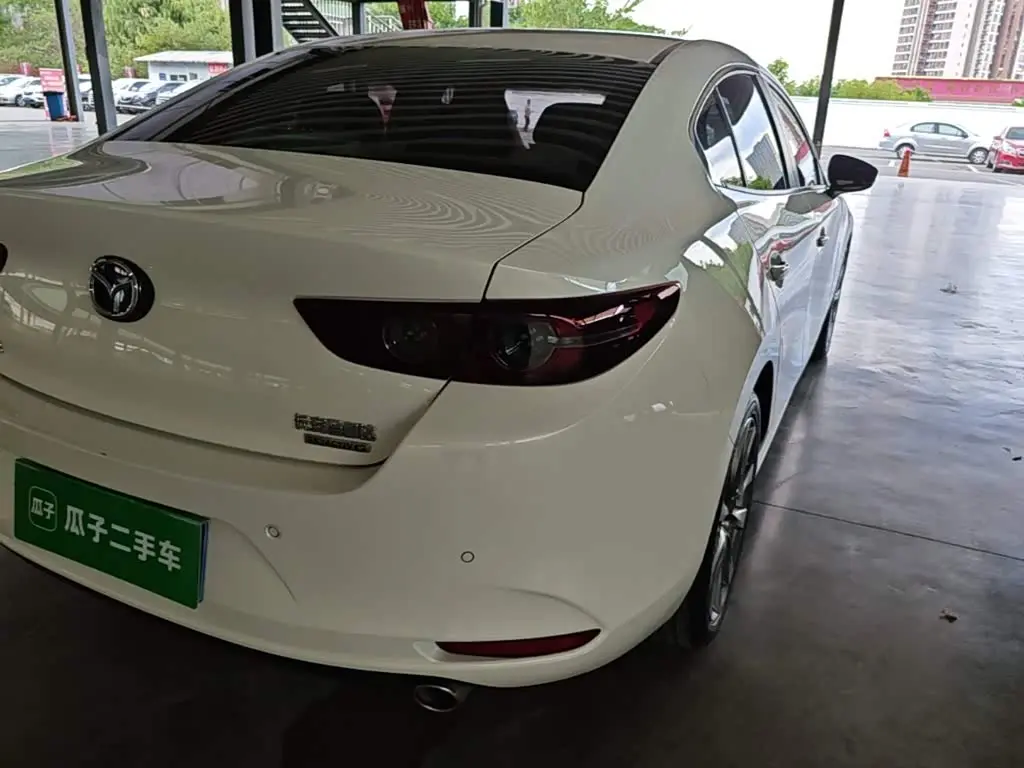 Mazda Mazda3 Axela 2023 — Photo 8/20