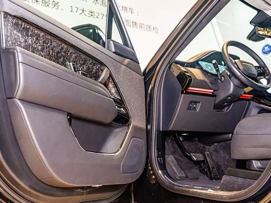 Land Rover Range Rover Sport PHEV 2025 — Photo 7/19