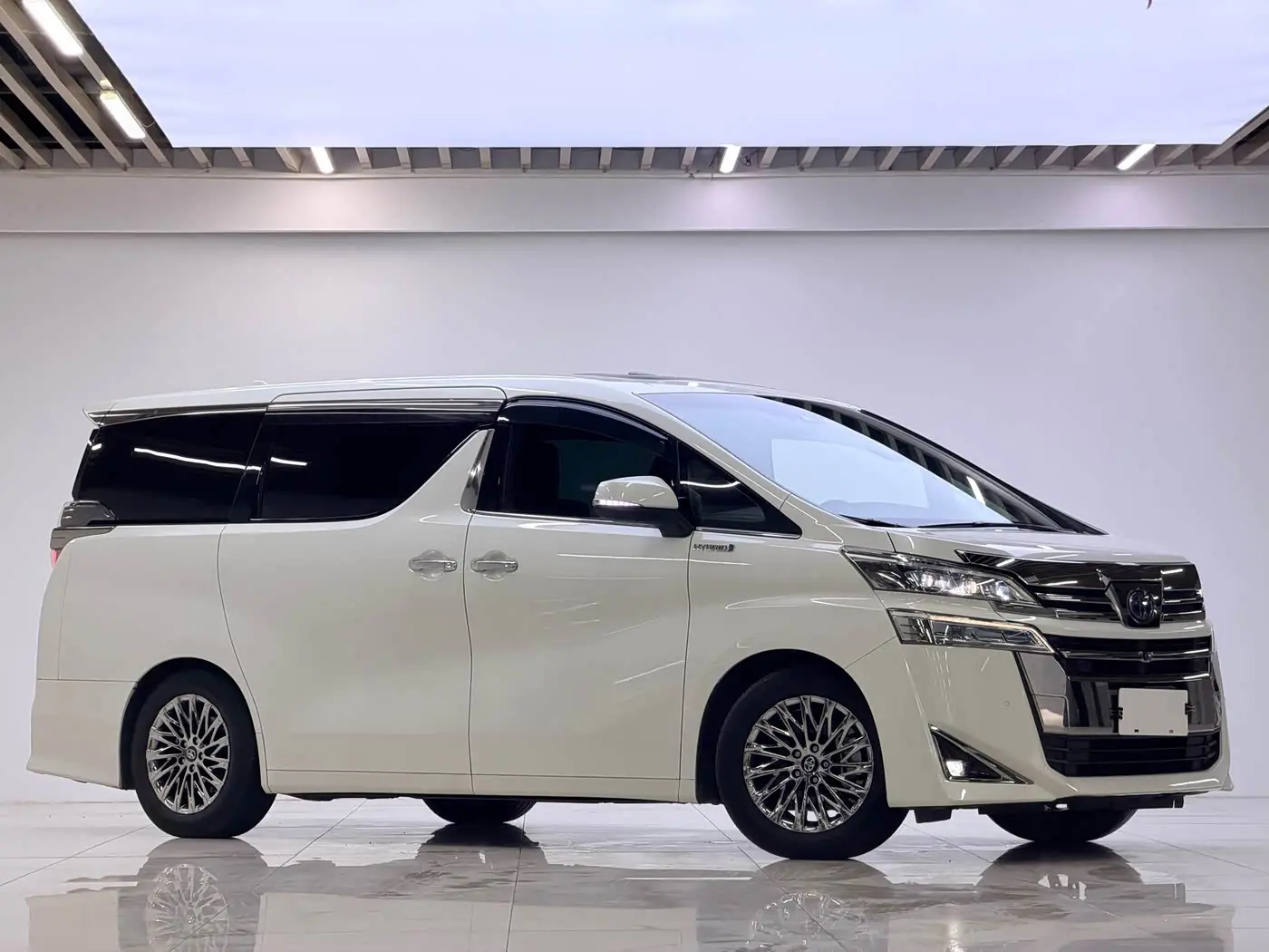 Toyota Vellfire 2020 — Photo 3/17