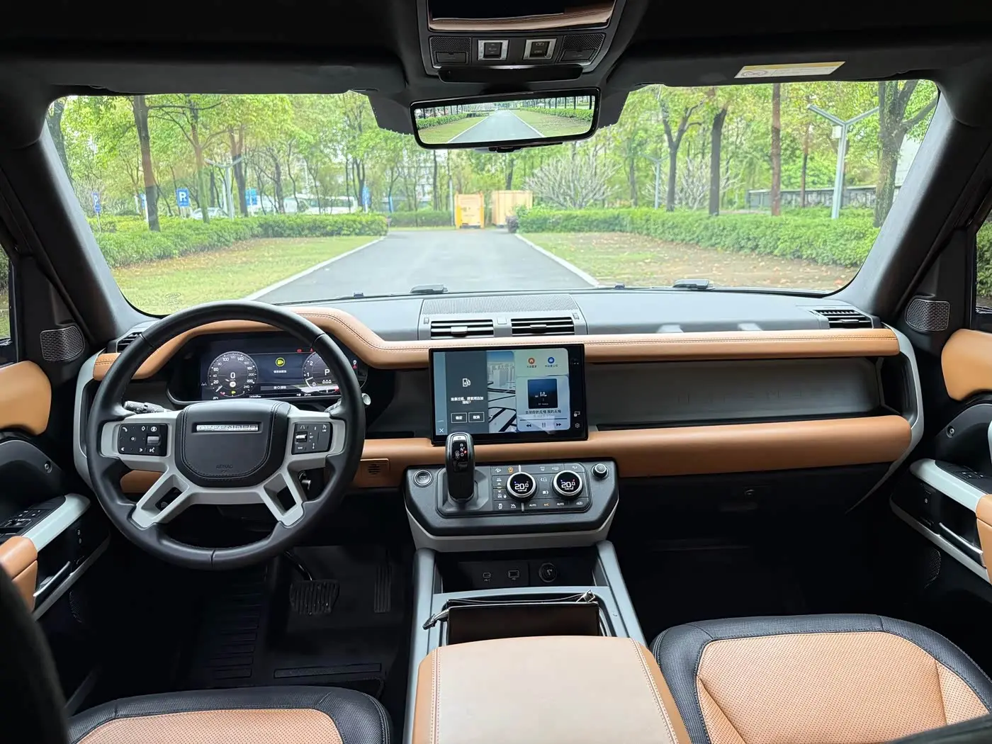 Land Rover Defender 2023 — Photo 8/15