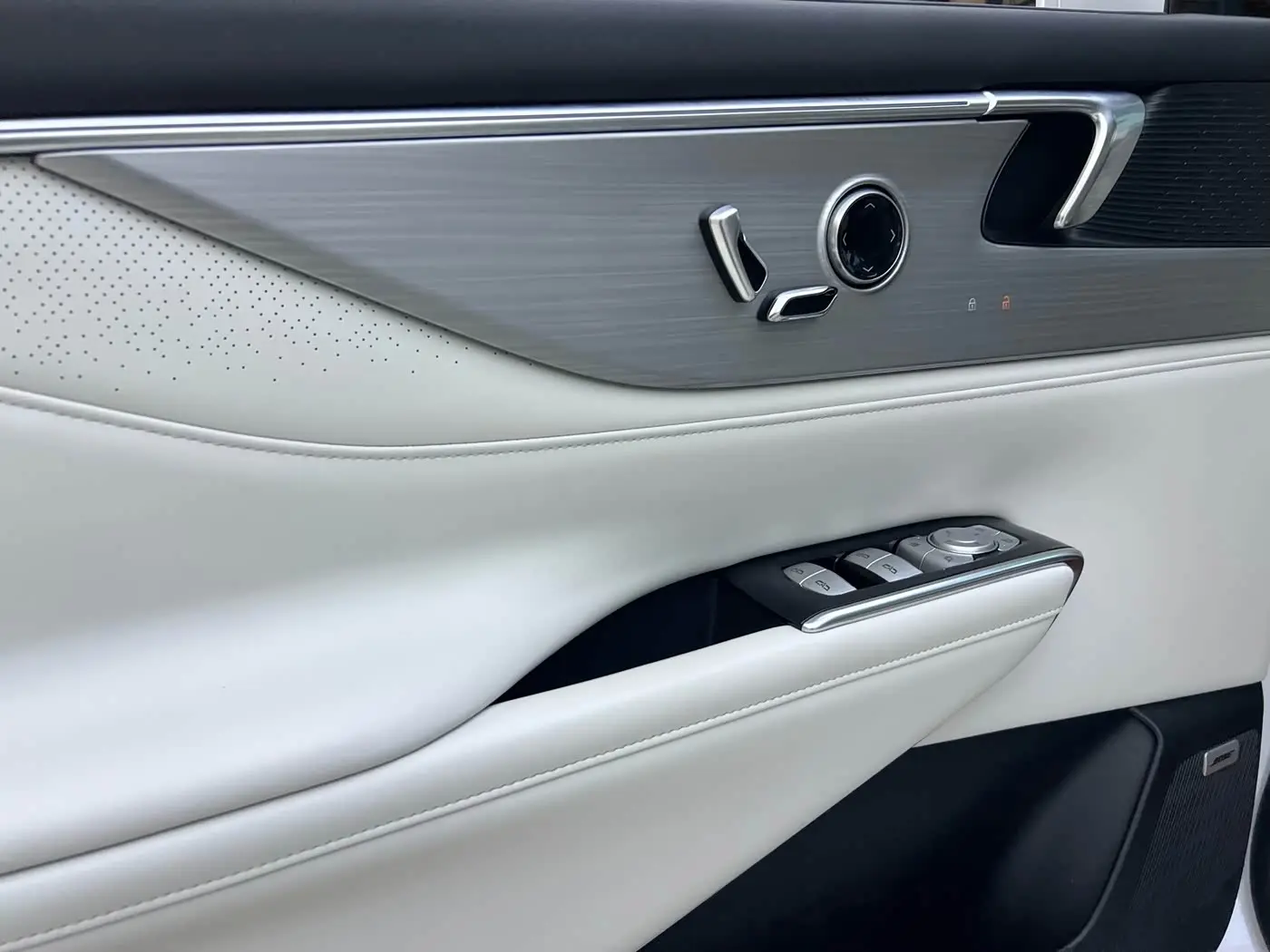 Buick GL8 New Energy 2025 — ფოტო 11/20