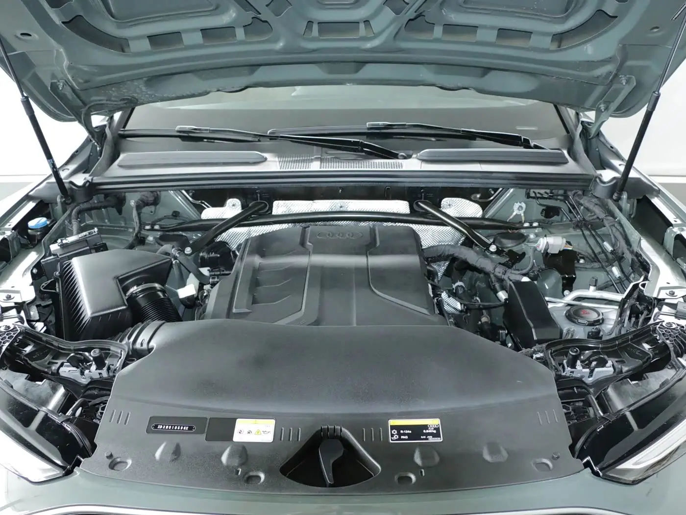 Audi Q5L 2025 — Photo 9/10