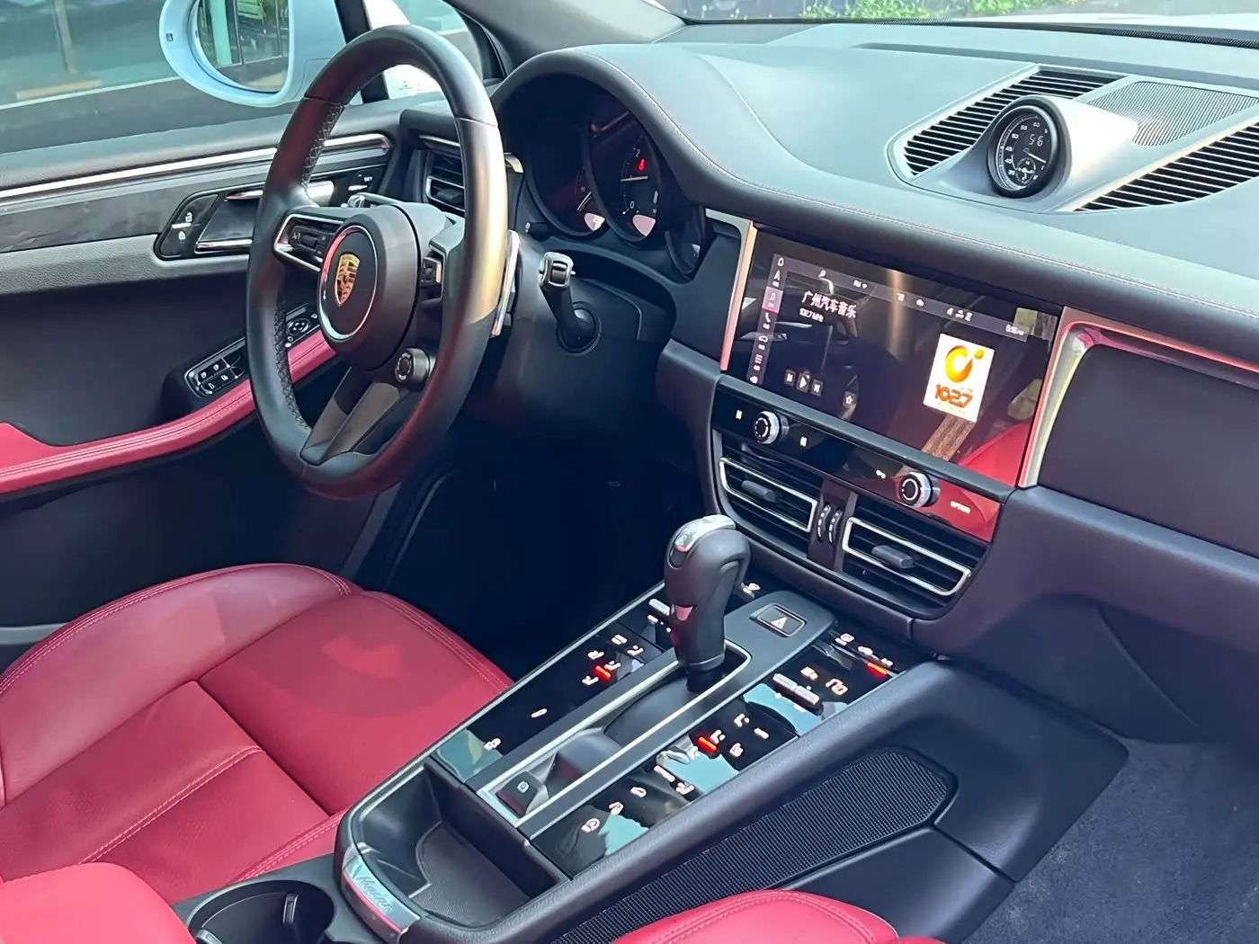 Porsche Macan 2022 — Photo 10/14