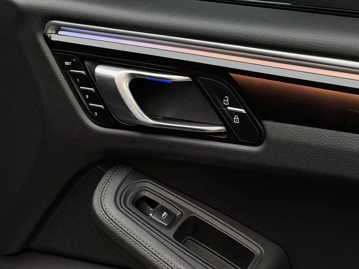 Porsche Macan 2023 — Photo 18/20