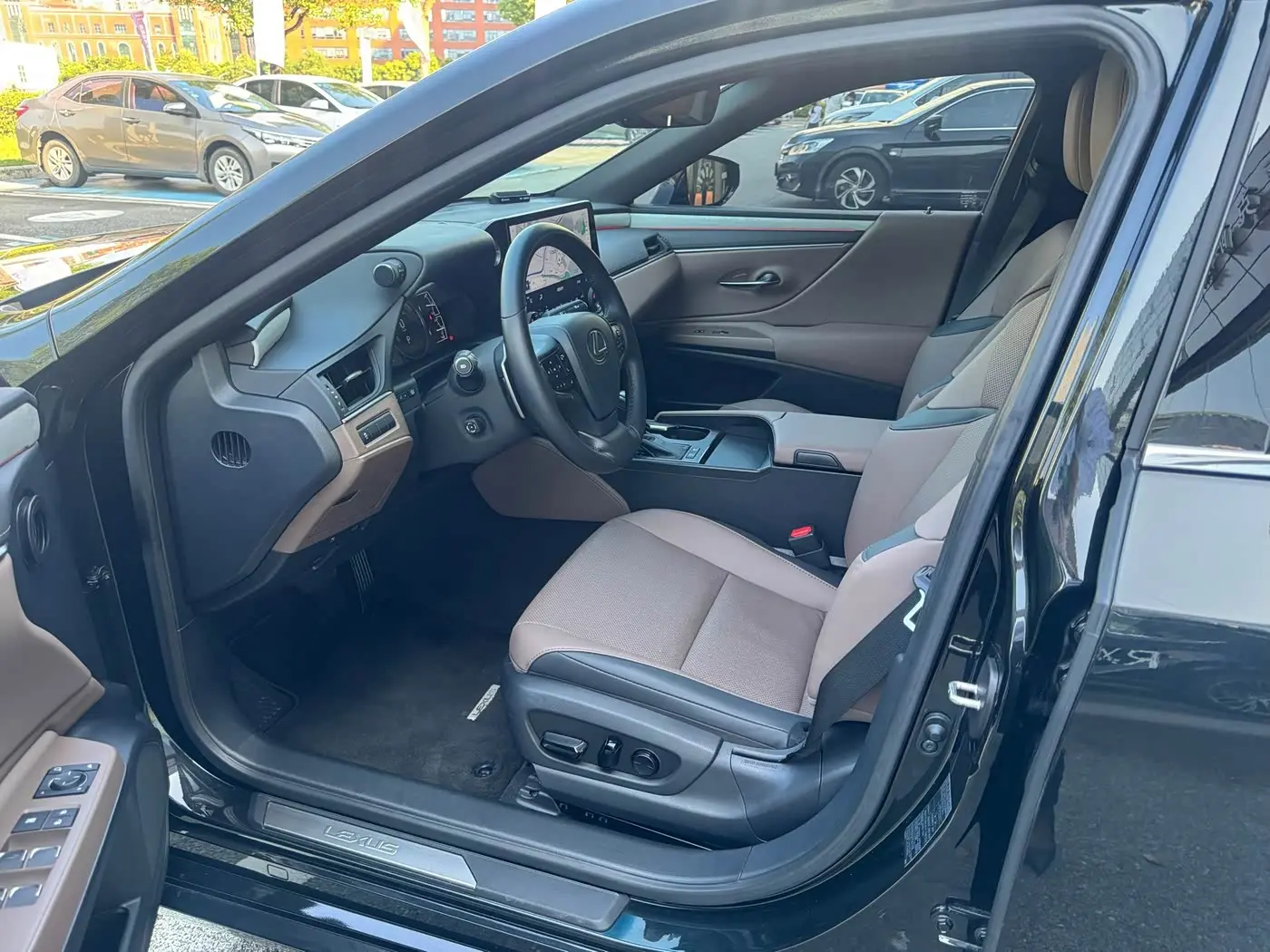 Lexus ES 2025 — Photo 3/13