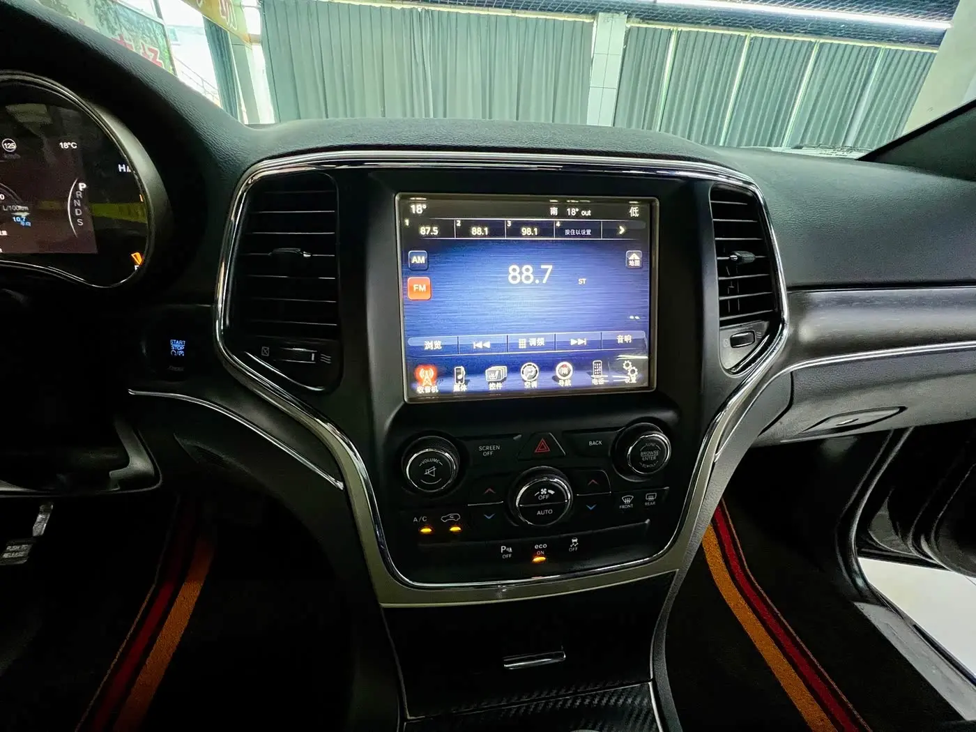 Jeep Grand Cherokee 2017 — Photo 18/20