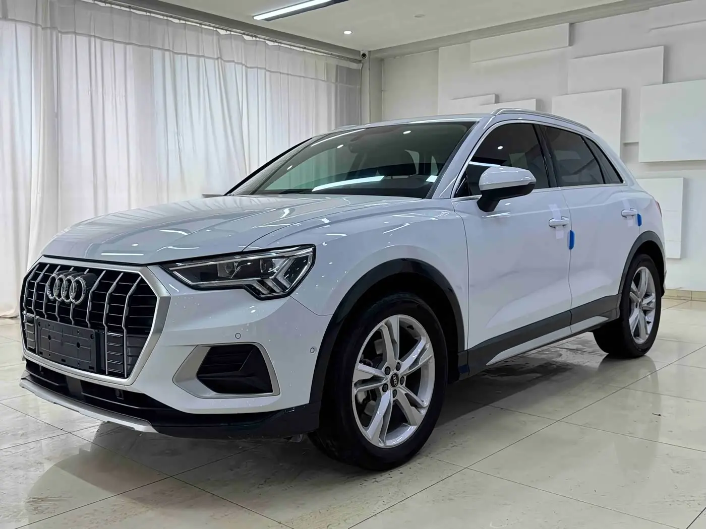 Audi Q3 2021 — Фото 1/20