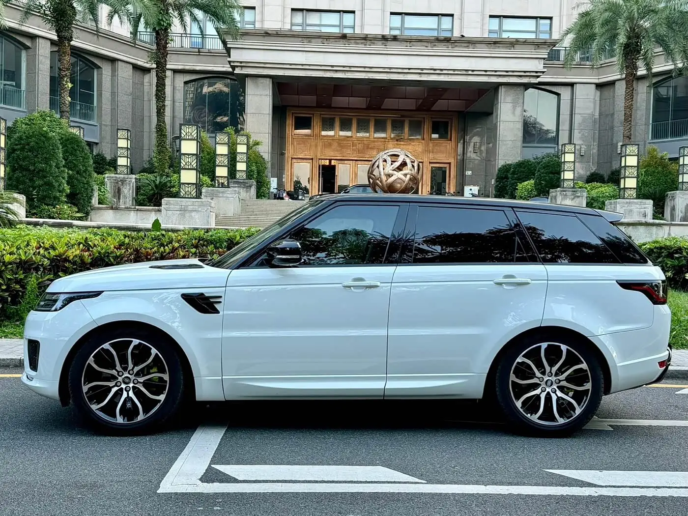 Land Rover Range Rover Sport 2017 — Фото 3/20