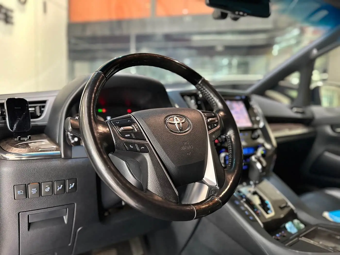 Toyota Alphard 2018 — Photo 4/13