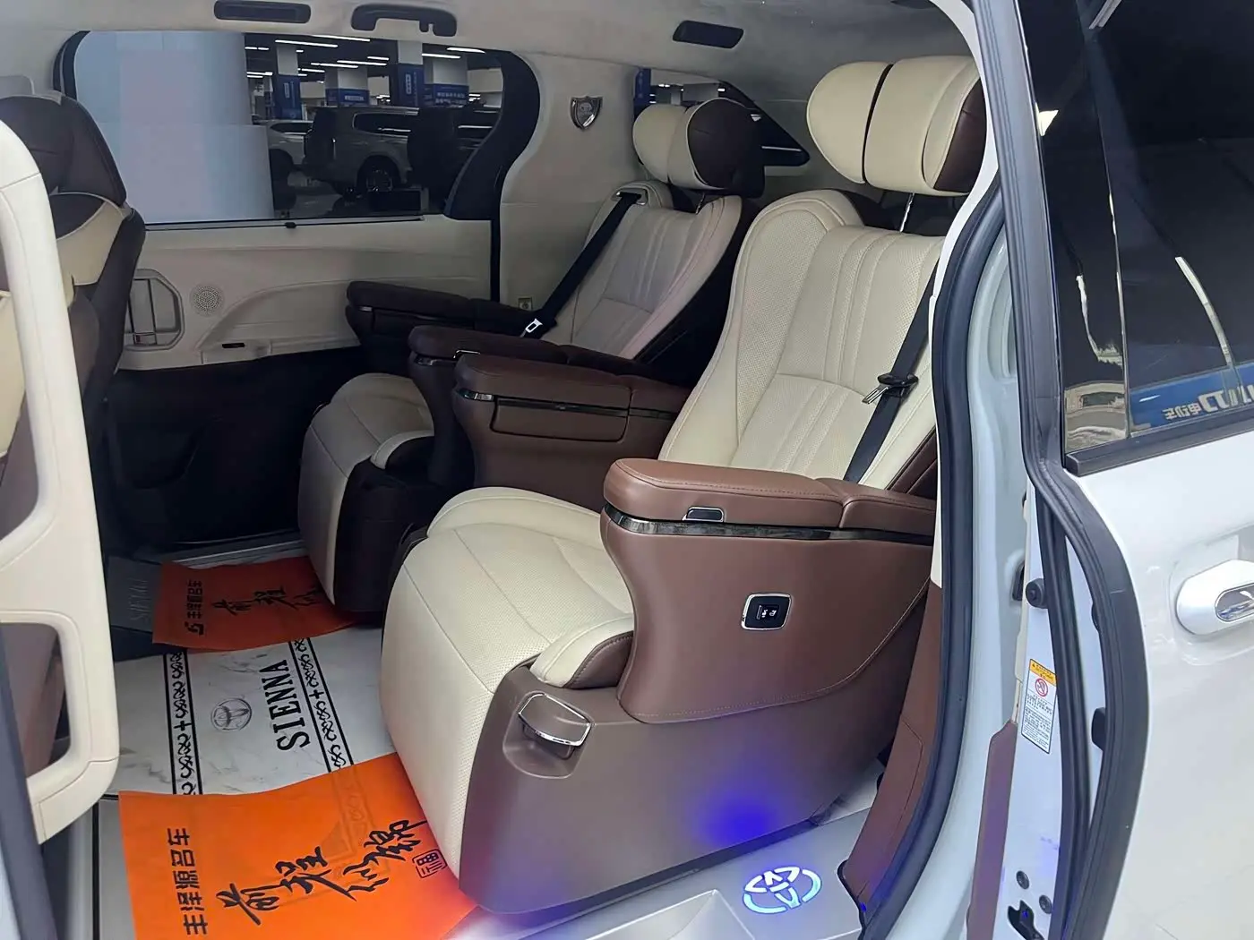 Toyota Sienna 2022 — Şəkil 6/8