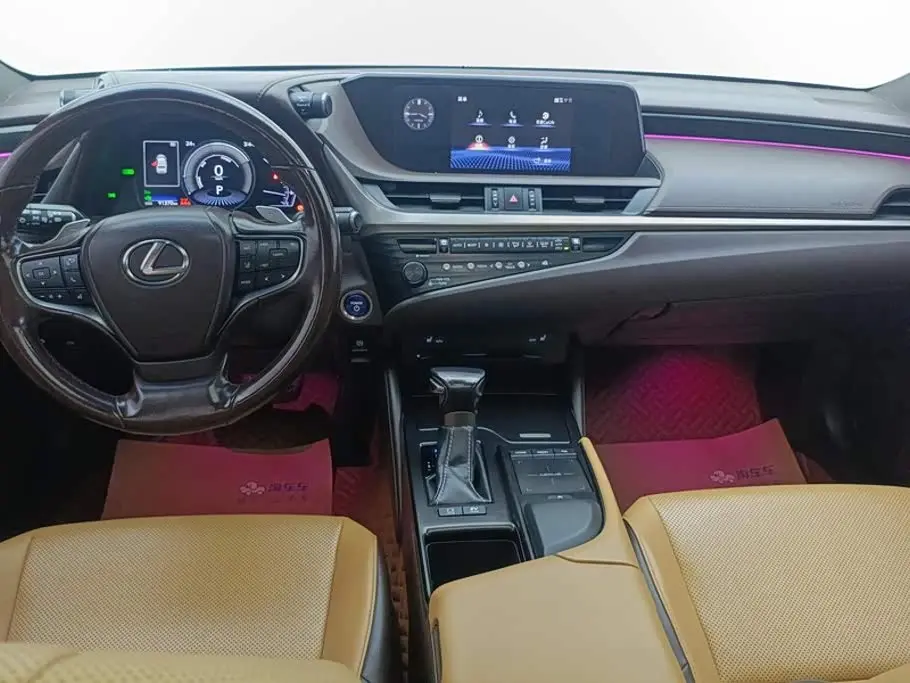 Lexus ES 2020 — Photo 12/16