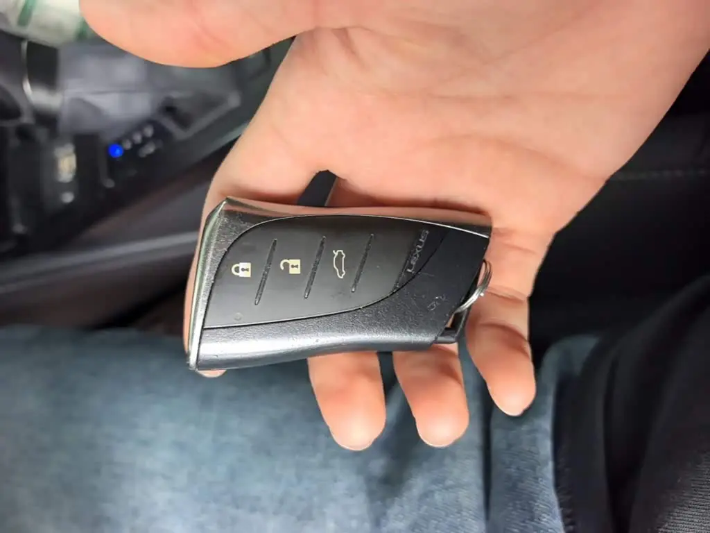 Lexus ES 2021 — Photo 9/20