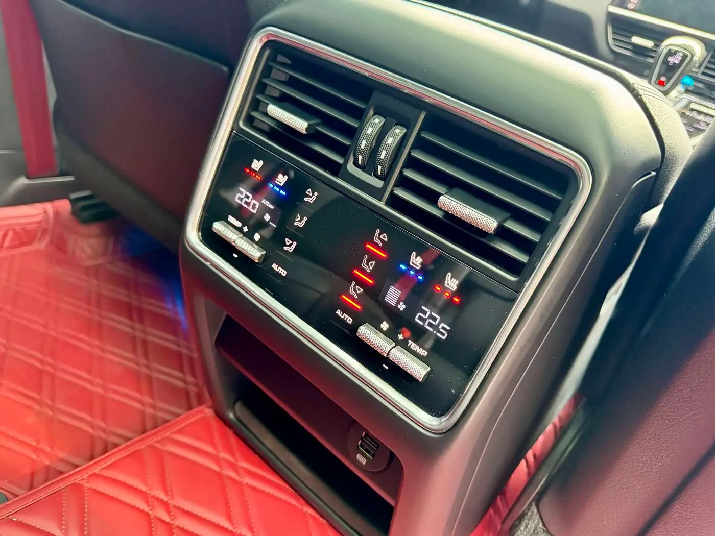 Porsche Cayenne 2019 — Photo 15/17