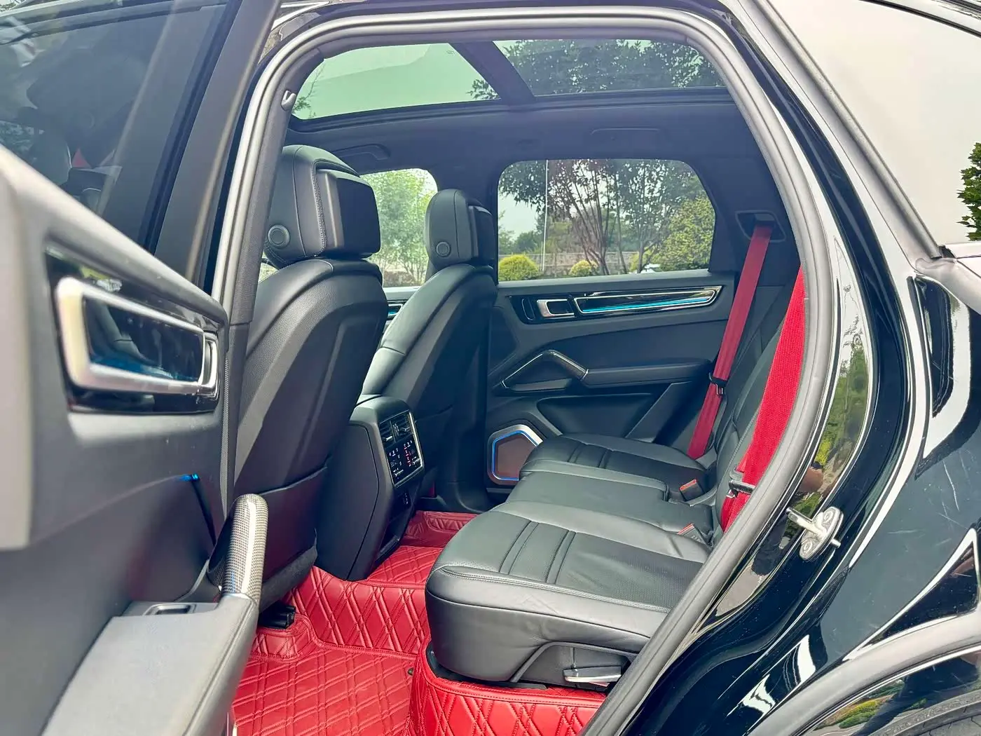 Porsche Cayenne 2019 — Photo 6/17