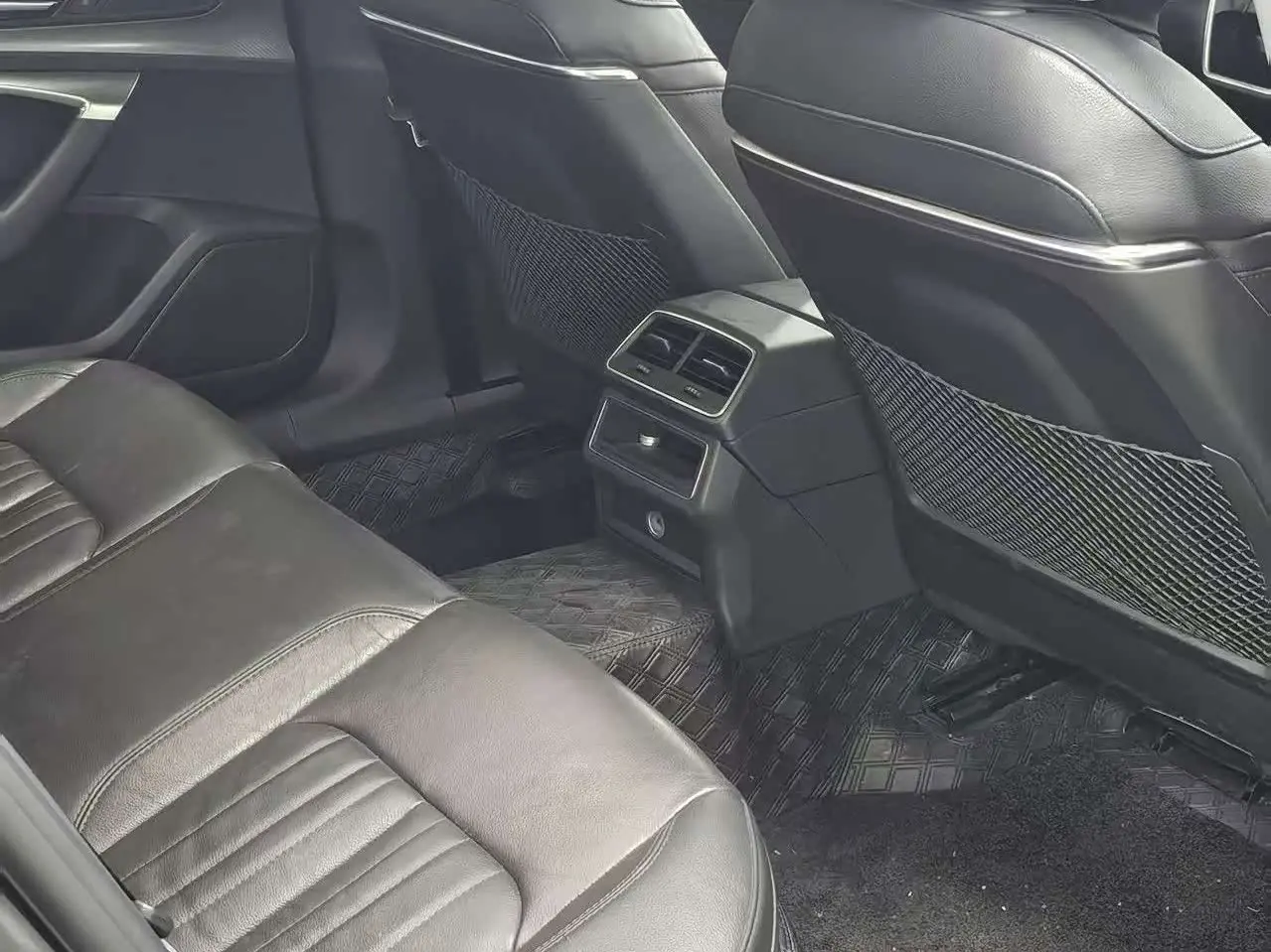 Audi A6L 2022 — Photo 11/17