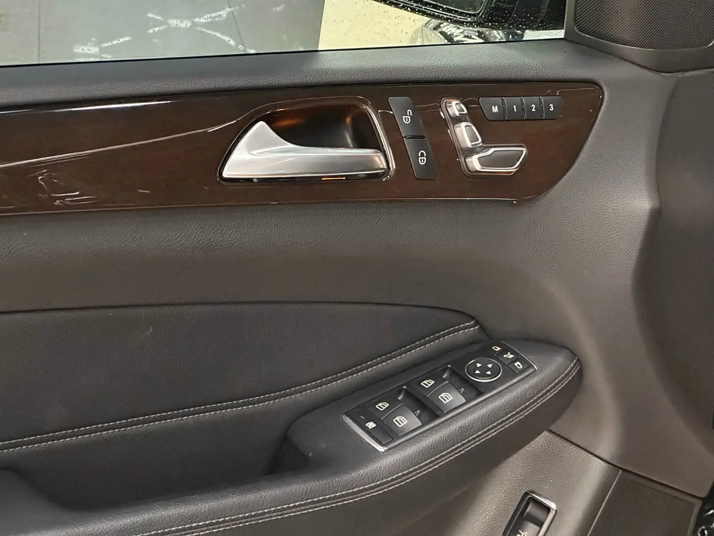 Mercedes-Benz GLS 2017 — Photo 15/20