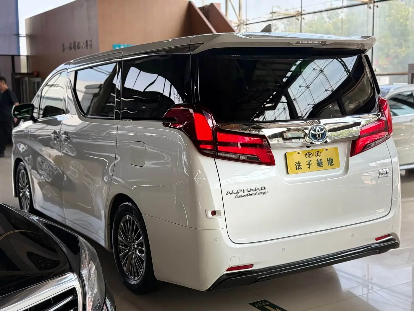 Toyota Alphard 2020 — Фото 20/20