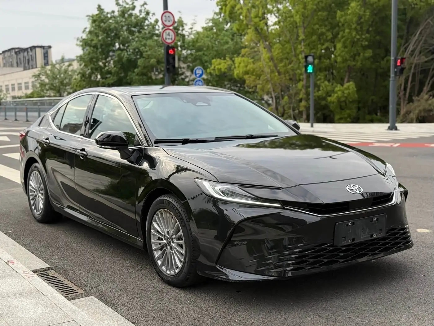 Toyota Camry 2024 — Photo 3/15