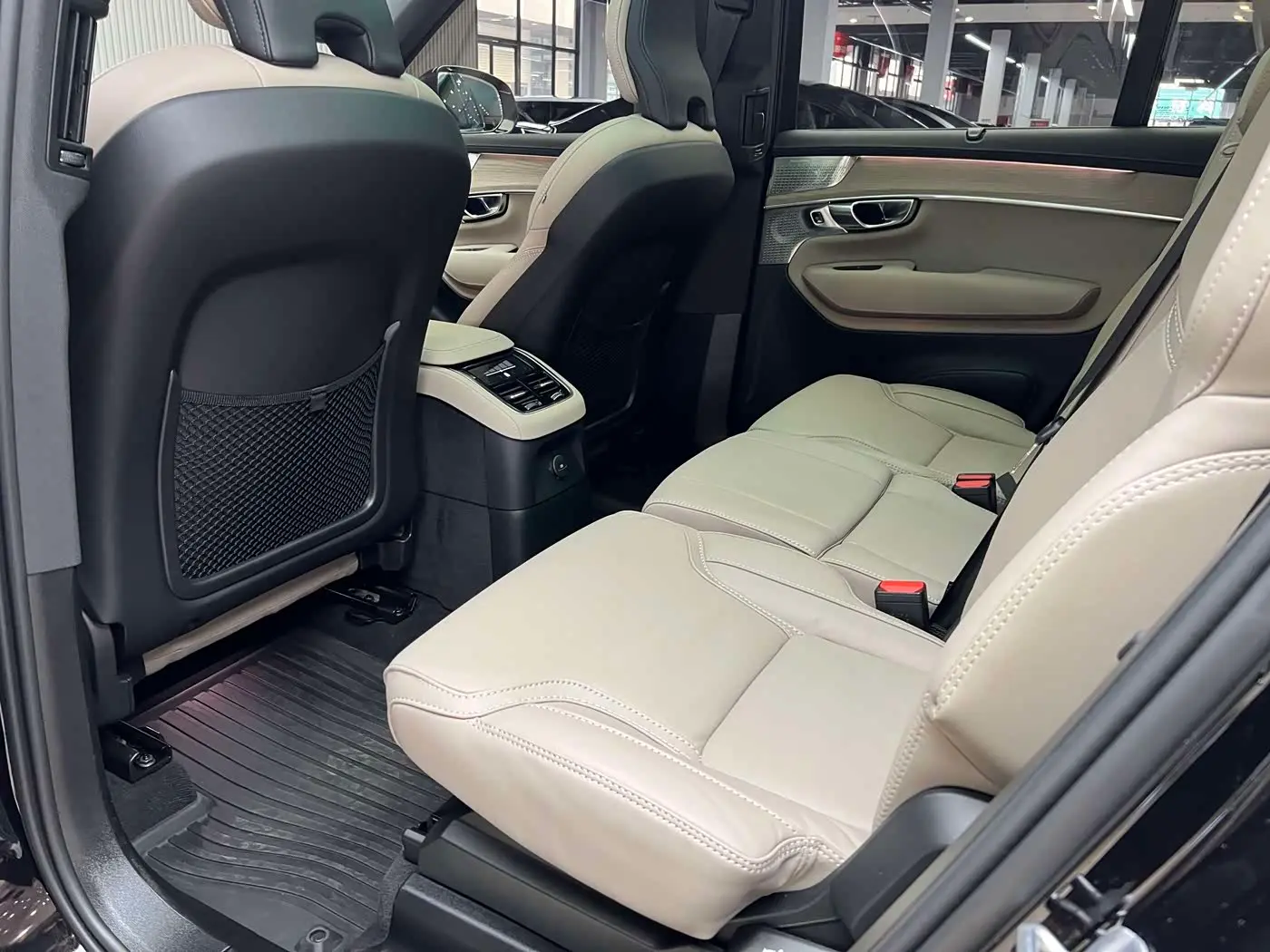 Volvo XC90 Plug-in Hybrid 2025 — Photo 11/20